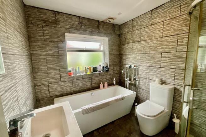 4 bed Semi-Detached for sale Image 7
