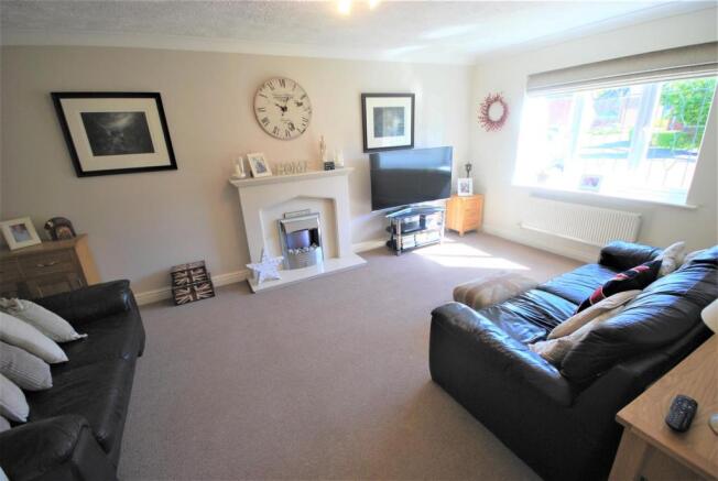 LOUNGE: