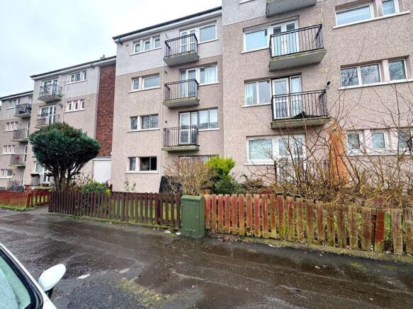 2-bed flat on Berryknowes Road, Glasgow, £95,000