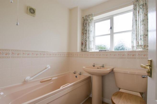 10_bathroom_Ticknell.jpg