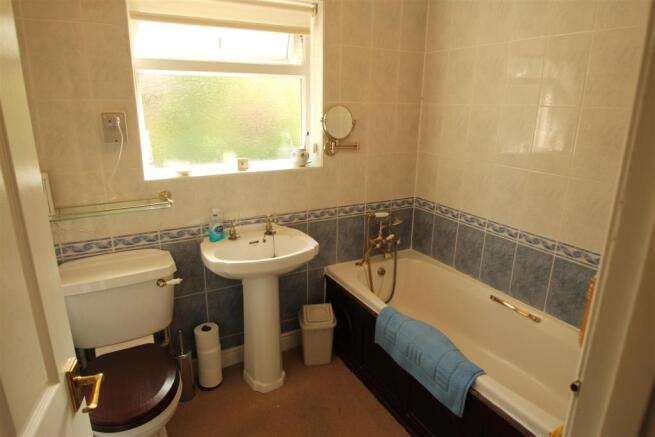 FAMILY BATHROOM