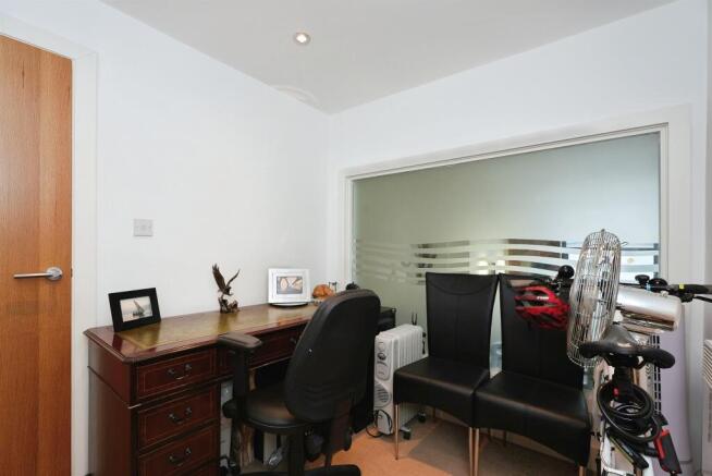 3 bed Apartment for sale Image 11