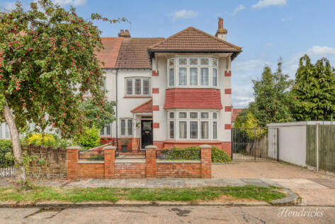 St. Davids Drive, Leigh-on-Sea, SS9 3