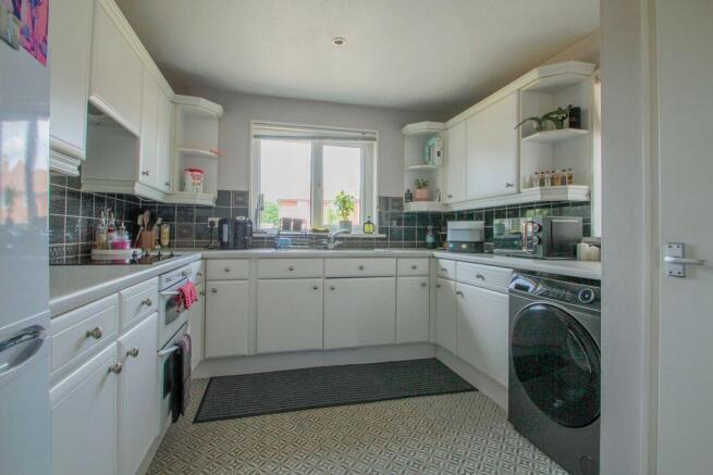2 bed Semi-Detached Bungalow for sale Image 8