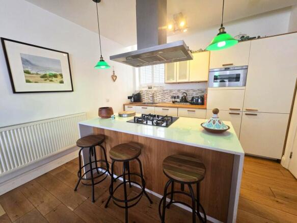 Kitchen/ Breakfast Area