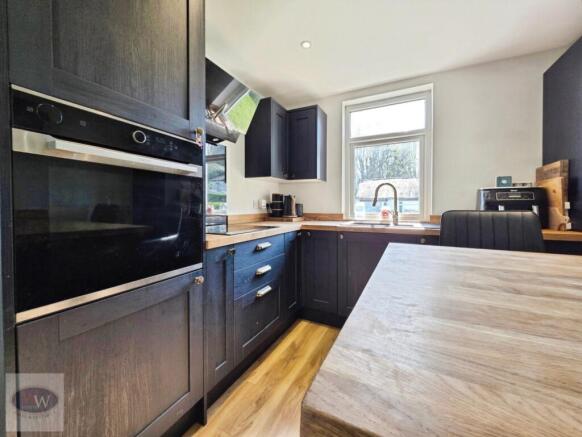 4 bed Semi-Detached Bungalow for sale Image 6
