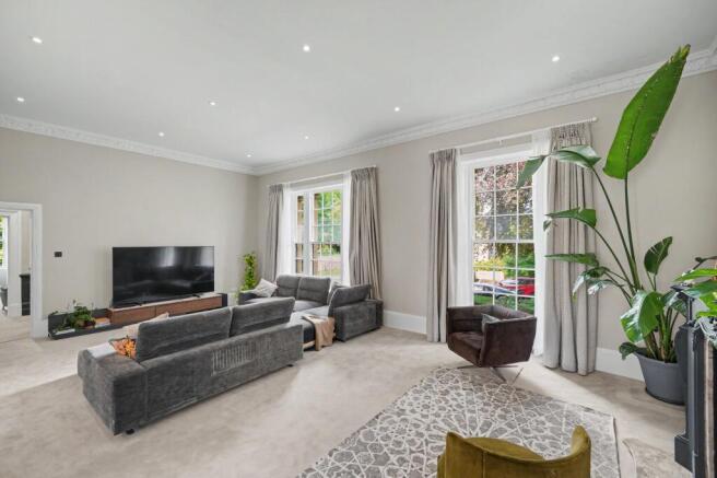 8 bed Detached Villa for sale Image 9