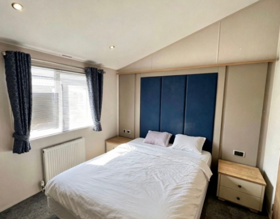 2 bed Park Home for sale Image 8