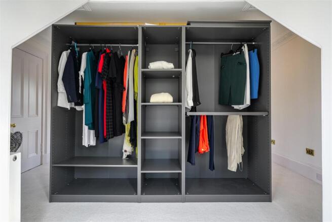21- Dressing Area.jpg