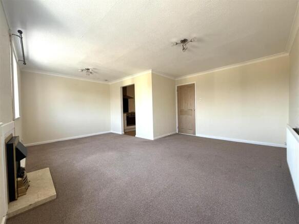 2 bed Flat to rent Image 5