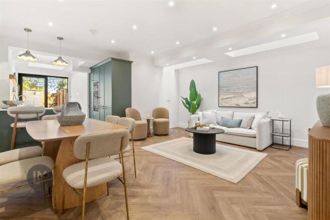 2-bed flat on Replingham Road, London, £765,000