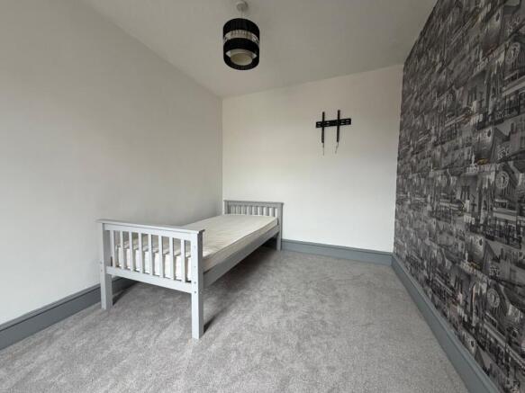 2 bed Terraced to rent Image 7