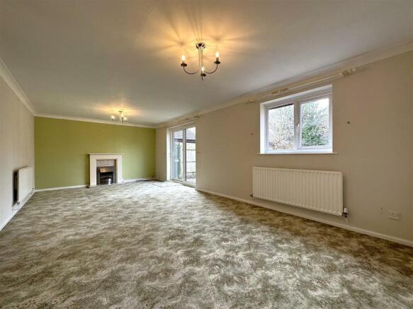 Large Living Space 766