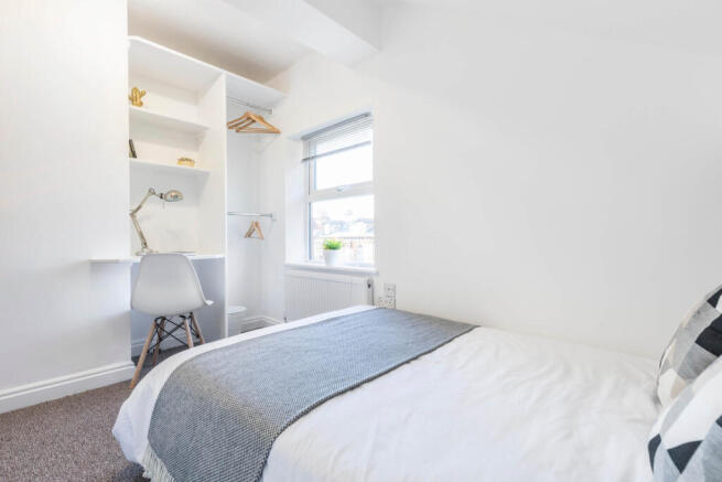 6 bed House to rent Image 5