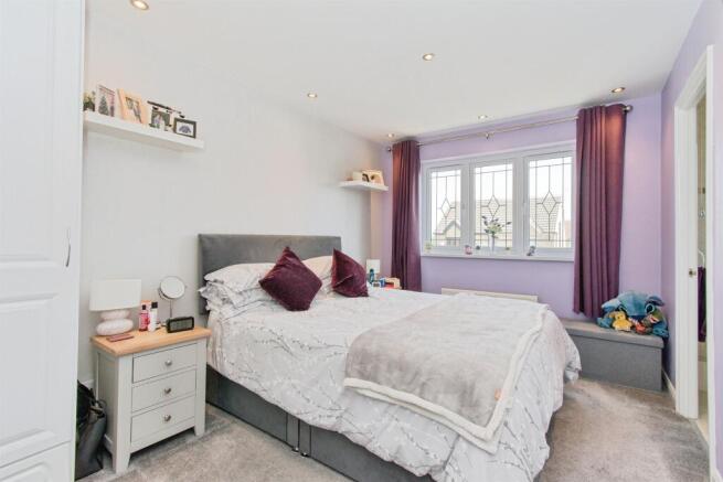 4 bed Detached for sale Image 12