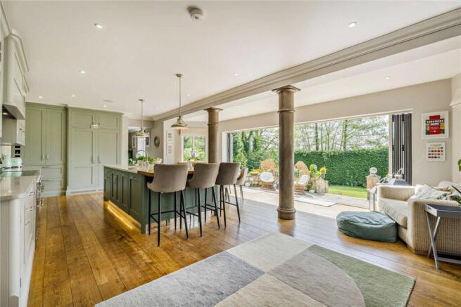 4 bed Detached for sale Image 6