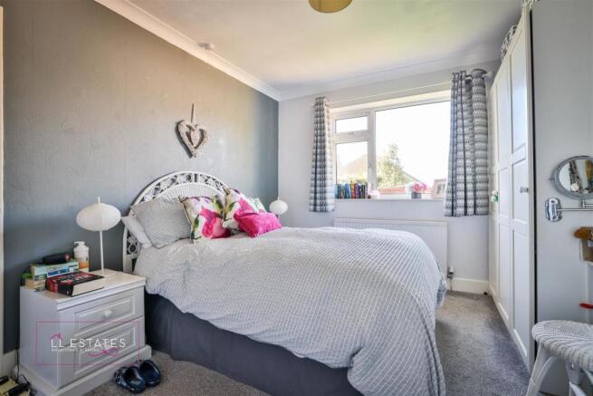 Bedroom 1.jpg