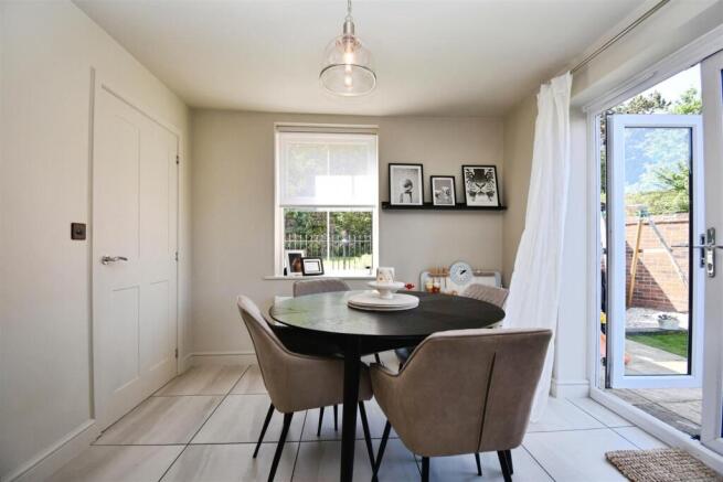 3 bed Semi-Detached for sale Image 8