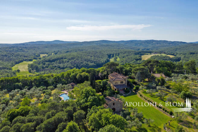 ARZ2799_outdoor_drone 1
