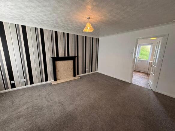 3 bed House to rent Image 4