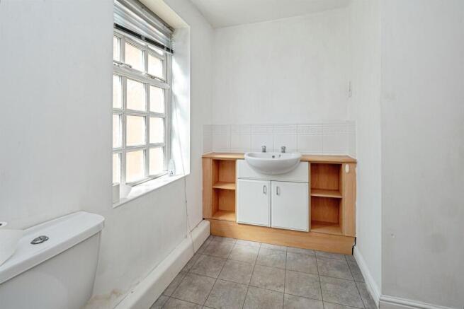 2 bed Apartment for sale Image 11