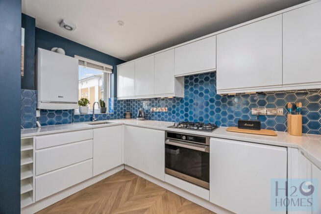 Victory Mews, 4-0...