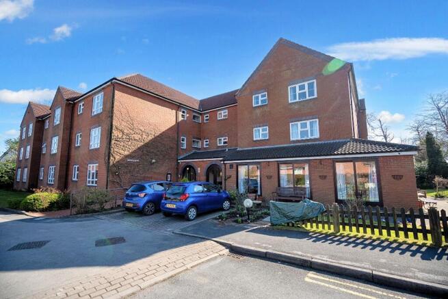 Flat 2 Woodlands, The Spinney, Leeds, LS17 6TQ