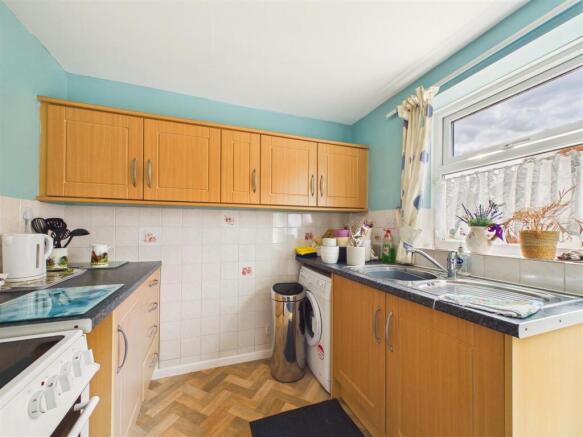 2 bed Semi-Detached Bungalow for sale Image 4