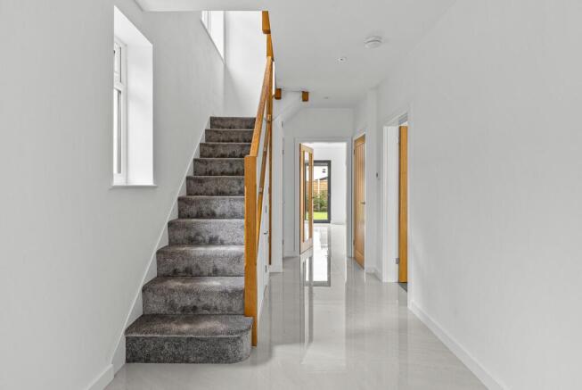 4 bed Semi-Detached for sale Image 8