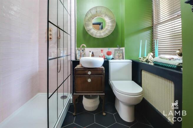 SHOWER ROOM