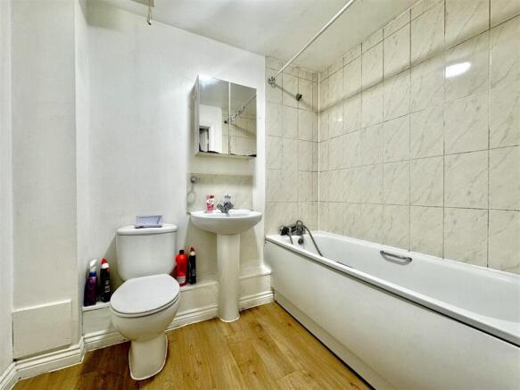 Family Bathroom/ WC