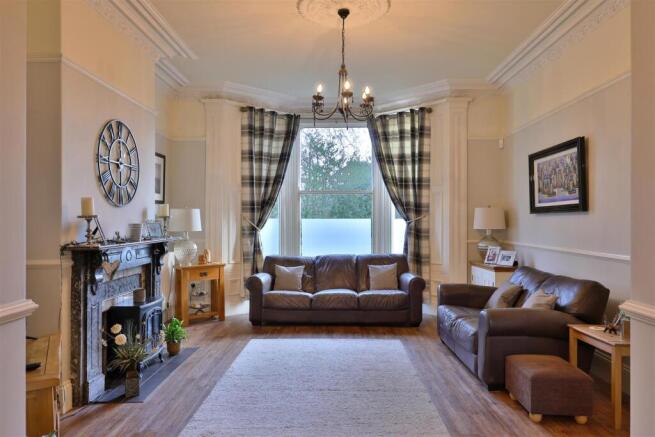 4 bed House for sale Image 5