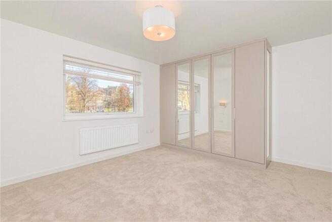 3 bed Apartment for sale Image 9