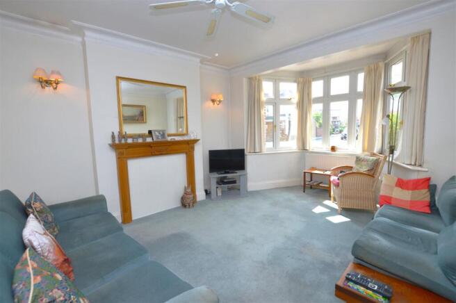 33 Strathearn Avenue living room.JPG