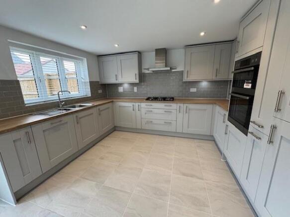 KITCHEN 1.jpg