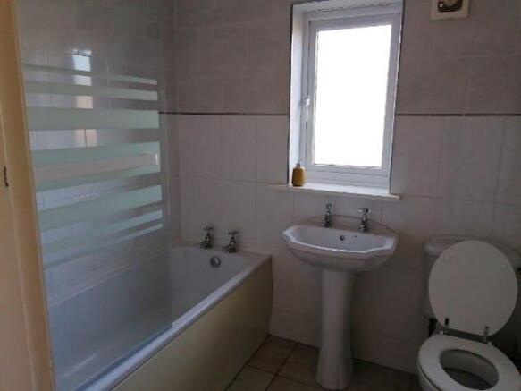 3 bed Semi-Detached to rent Image 9