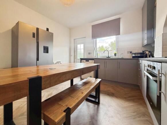 3 bed Terraced to rent Image 6