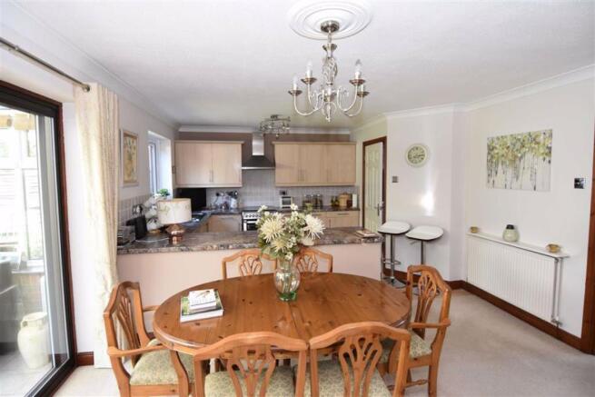 KITCHEN & DINING ROOM