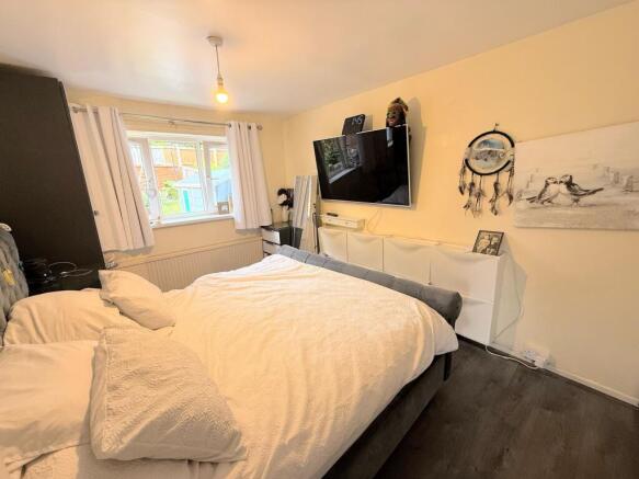 2 bed Semi-Detached Bungalow for sale Image 11