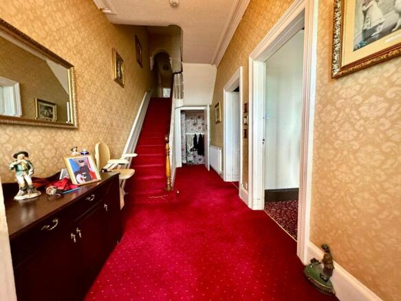 6 bed Town House for sale Image 6