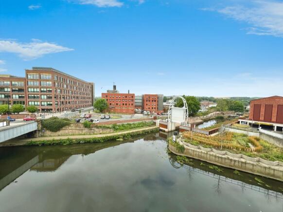 1 bed Apartment to rent Image 11