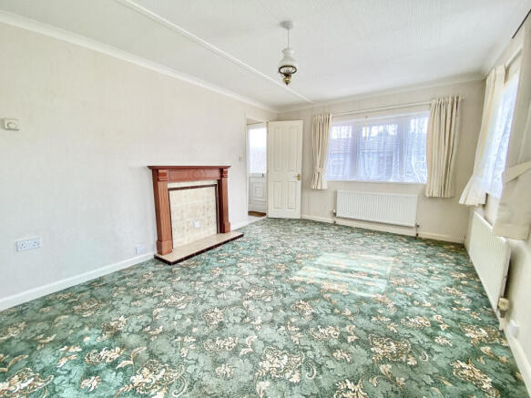 Lounge/Dining Rm