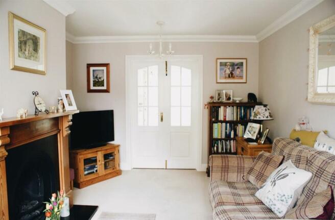 Living room 2.jpeg