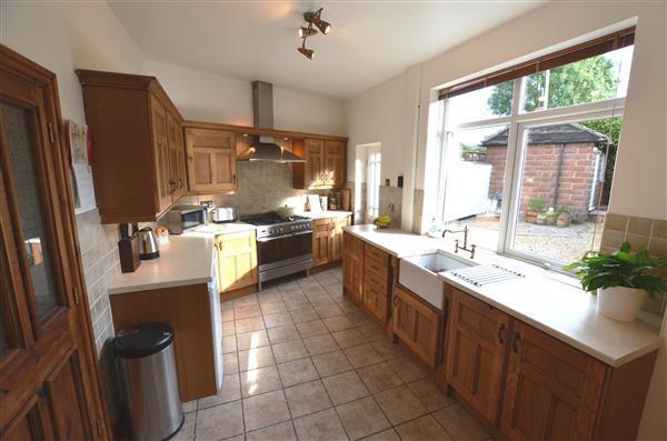 KITCHEN DINER.