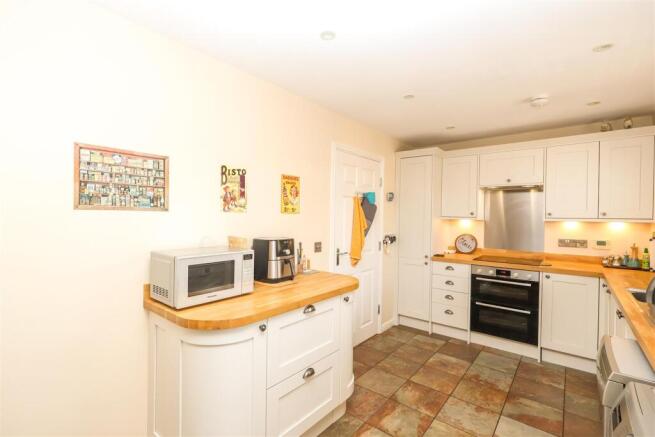 2 bed Semi-Detached for sale Image 7