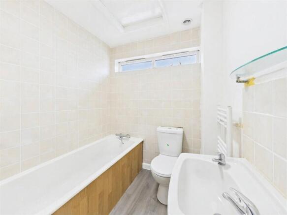 2 bed Apartment to rent Image 12