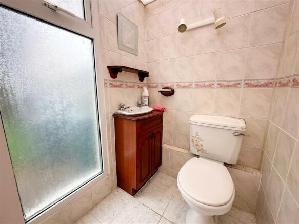 GROUND FLOOR CLOAKROOM