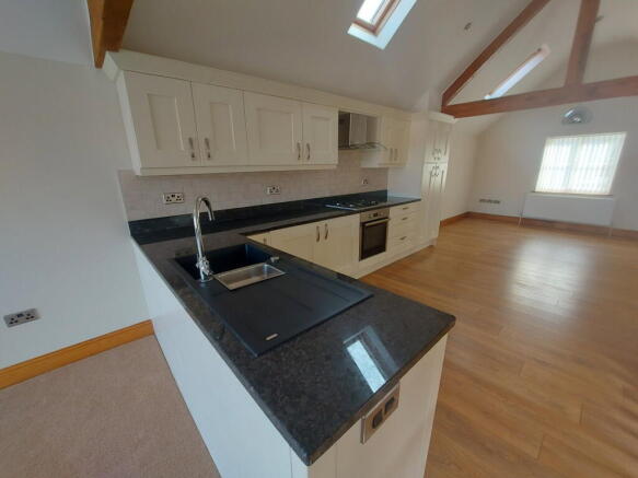 2 bed Coach House to rent Image 8