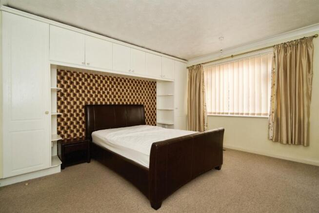 4 bed Detached Bungalow for sale Image 10