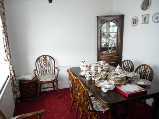 Bedroom 2/Dining